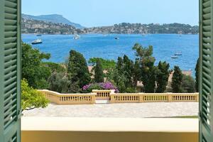 Seafront 7 Bedroom Villa - International (0)