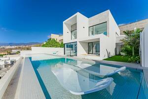 Seafront Luxury 3 Bedroom Villa - Santa Cruz (0)