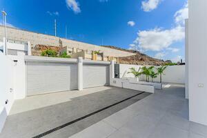 Seafront Luxury 3 Bedroom Villa - Santa Cruz (1)