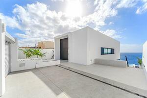 Seafront Luxury 3 Bedroom Villa - Santa Cruz (2)