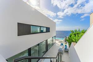 Seafront Luxury 3 Bedroom Villa - Santa Cruz (1)