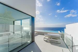 Seafront Luxury 3 Bedroom Villa - Santa Cruz (2)