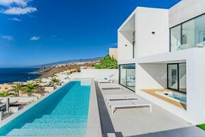 Seafront Luxury 3 Bedroom Villa - Santa Cruz (3)