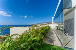 Seafront Luxury 3 Bedroom Villa - Santa Cruz (2)