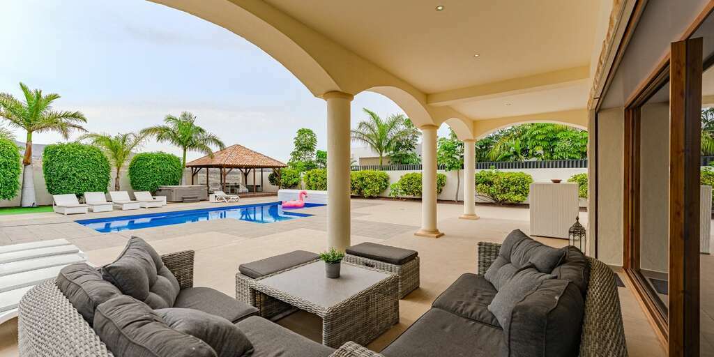 5 Bedroom Villa -  La Caleta