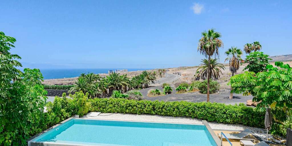 5 Bedroom Villa -  La Caleta