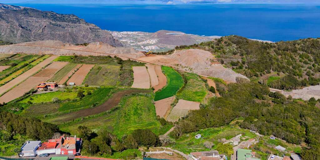 Land - El Tanque - Rosa Vieja